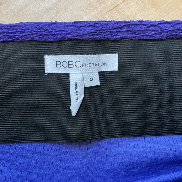 BCBG purple textured mini skirt. Size M. - Picture 3 of 3